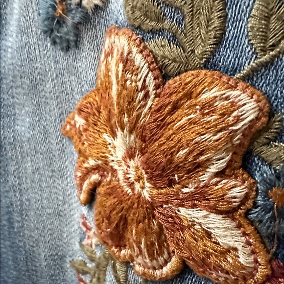 NWT DRIFTWOOD Blue Floral Embroidered Flare Jeans - Picture 4 of 9